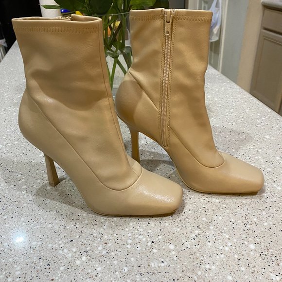 Gianni Bini Women's Ankle High Zip Boots - Picture 2 of 6